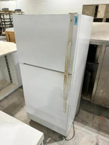 HOUSE HOLD REFRIGERATOR / FREEZER