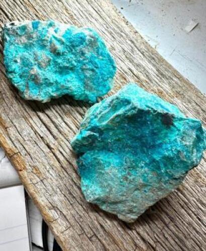 DESCRIPTION: (2) MALINCHITE STONES SIZE: 2"X3" QTY: 2