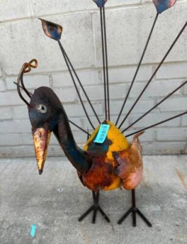 DESCRIPTION: LARGE METAL PEACOCK DECOR SIZE: 29"X18" QTY: 1