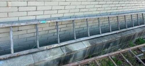 DESCRIPTION: 15' WOODEN LADDER SIZE: 15'X15" QTY: 1
