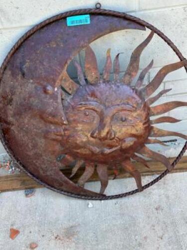 DESCRIPTION: METAL SUN DECOR SIZE: 28" QTY: 1