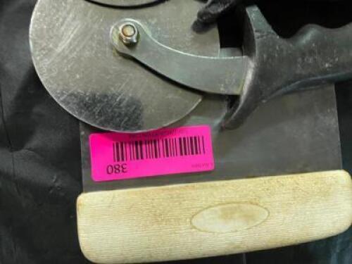 (2) STAINLESS PIZZA WHEELS AND (1) SCRAPPER