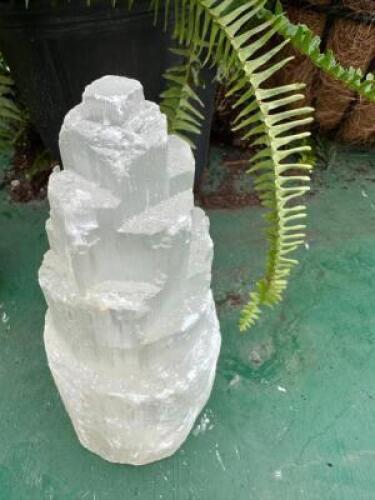 DESCRIPTION: SELENITE CRYSTAL TOWER SIZE: 10"X4" QTY: 1