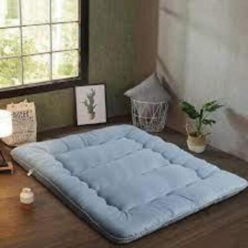DESCRIPTION: (1) FUTON FLOOR MATTRESS BRAND/MODEL: FUWAFUWA INFORMATION: GRAY RETAIL$: $149.79 EA QTY: 1