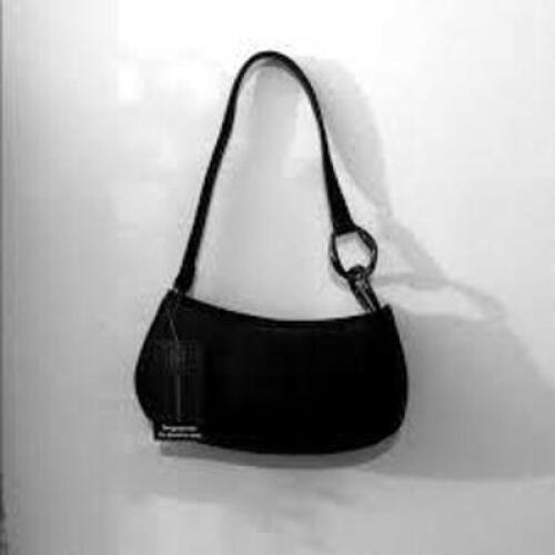 DESCRIPTION: (1) WOMEN'S HANDBAG BRAND/MODEL: NO BOUNDARIES INFORMATION: BLACK RETAIL$: $20.00 EA QTY: 1