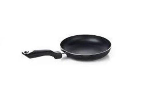 DESCRIPTION: (1) SAUTE PAN BRAND/MODEL: IMUSA USA INFORMATION: BLACK SIZE: 8" RETAIL$: $6.00 EA QTY: 1