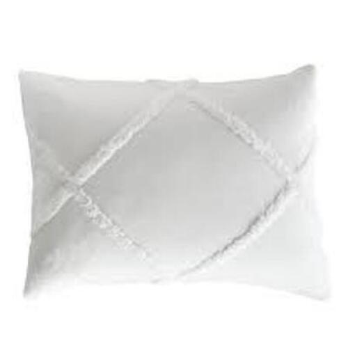 DESCRIPTION: (1) LATTICE KING SHAM BRAND/MODEL: PERI HOME INFORMATION: WHITE RETAIL$: $23.40 EA QTY: 1