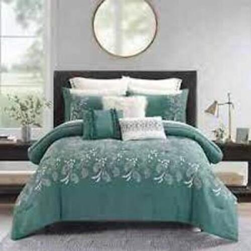 DESCRIPTION: (1) COMFORTER SET BRAND/MODEL: BETTER HOMES AND GARDEN INFORMATION: FLORAL EMBROIDERY SIZE: KING RETAIL$: $70.00 EA QTY: 1