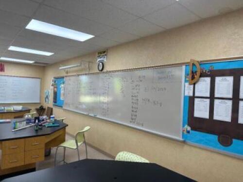 DRY ERASER BOARD AND WALL MOUNTED SCREEN SET