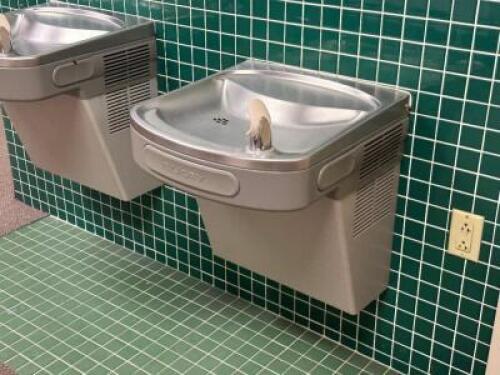 WALL MOUNTED WATER FOUNTAIN