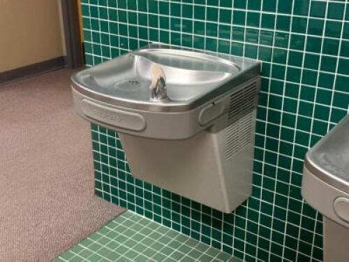 WALL MOUNTED WATER FOUNTAIN