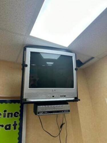 WALL MOUNTED TV