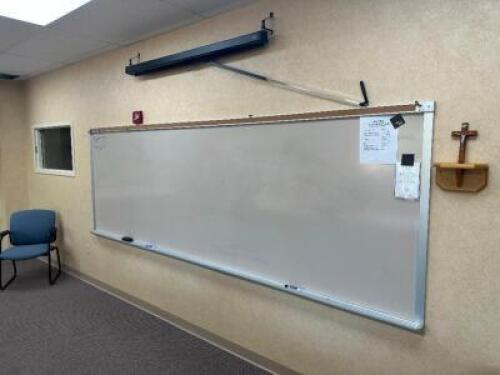 DRY ERASER BOARD AND WALL MOUNTED SCREEN SET