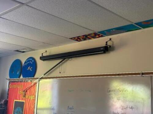 DRY ERASER BOARD AND WALL MOUNTED SCREEN SET