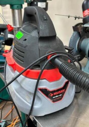 HUSKY 2.5 GALLON WET / DRY SHOP VA