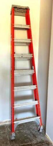 LOUISVILLE 8' FIBERGLASS LADDER