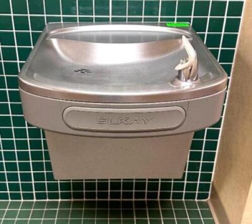 ELKAY WALL MOUNTED WATER FOUNTAIN