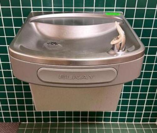 ELKAY WALL MOUNTED WATER FOUNTAIN