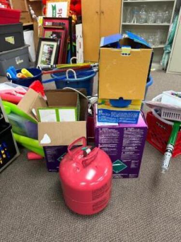 LARGE GROUP OF PARTY SUPPLIES