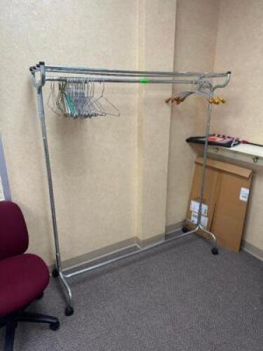 ROLLING GARMENT RACK