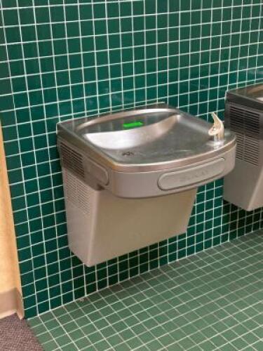 WALL MOUNTED WATER FOUNTAIN