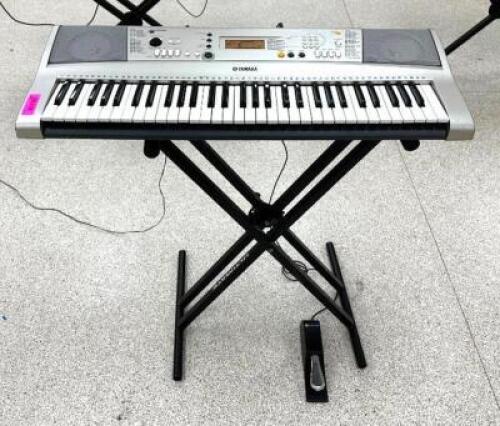 YAMAHA PORTABLE KEYBOARD PIANO