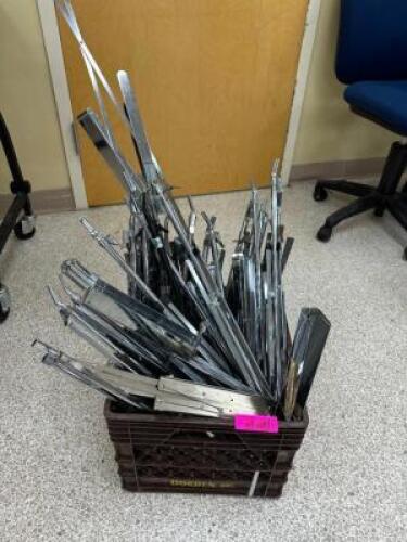 (1) LOT OF SHEET MUSIC STANDS