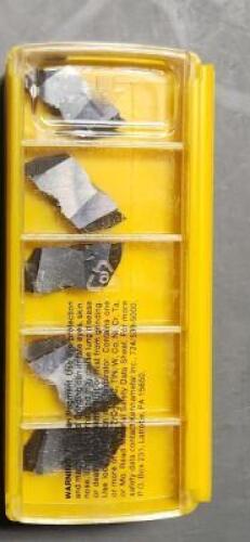 DESCRIPTION: (15) NJK TOP NOTCH CARBIDE GROOVING INSERT BRAND/MODEL: KENNAMETAL NJK3006R28 KC730 RETAIL$: $33.80 PER INSERT QTY: 15