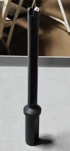 DESCRIPTION: (2) STRAIGHT FLUTE, FLANGED SHANK INDEXABLE SPADE DRILL BRAND/MODEL: ALLIED MACHINE 25000S-075F RETAIL$: $258.00 SIZE: 33/64-11/16" 4-1/2