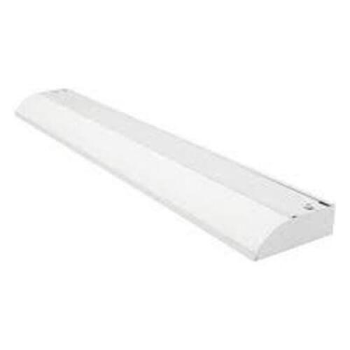(1) LED LIGHT FIXTURE