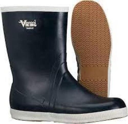 (1) PAIR OF RECREATIONAL BOOTS