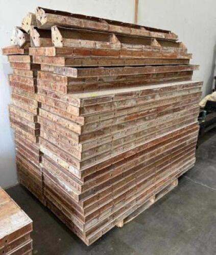 ASSORTED CONCRETE FORMS WITH CORNER EDGE PIECES