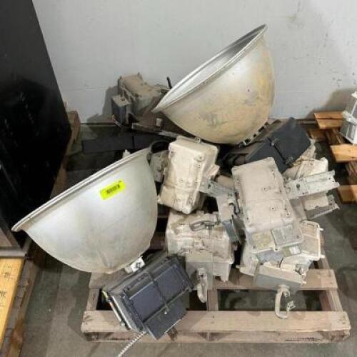 PALLET OF ASSORTED LIGHTING