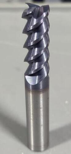 DESCRIPTION: (2) SOLID CARBIDE SQ END MILL BRAND/MODEL: OSG 55465769 RETAIL$: $74.25 QTY: 2