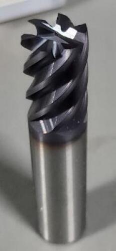 DESCRIPTION: (2) SOLID CARBIDE SQ END MILL BRAND/MODEL: WIDIA 2831388 RETAIL$: 272.84 EA SIZE: 3/4" DIA 7/8" LOC QTY: 2