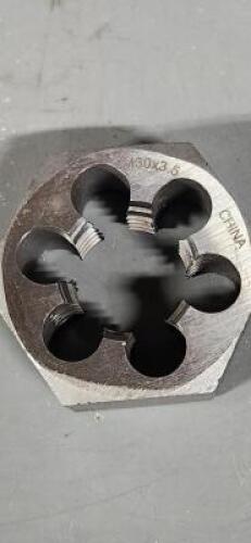 DESCRIPTION: (1) CARBON STEEL HEX RETHREADING DIE BRAND/MODEL: VC 03867157 RETAIL$: $134.99 SIZE: M39x3.51 QTY: 1