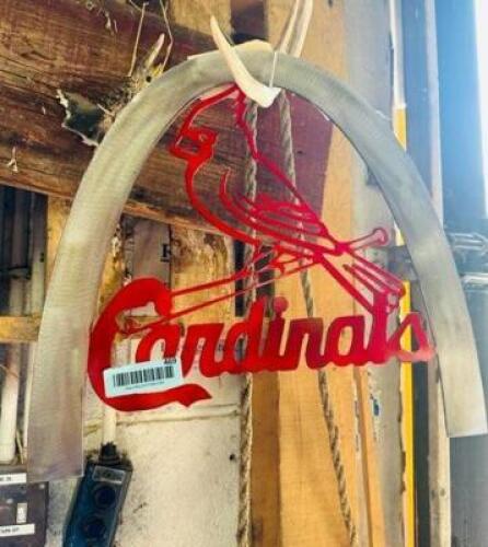DESCRIPTION: METAL CARDINALS/ARCH SIGN SIZE: 16"X16" QTY: 1