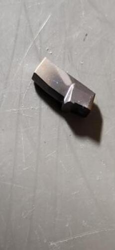 DESCRIPTION: (40) CARBIDE GROOVING INSERTS BRAND/MODEL: KENNAMETAL A3G0400M4SP08DF RETAIL$: $19.24 PER INSERT QTY: 40