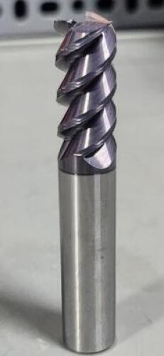 DESCRIPTION: (4) SOLID CARBIDE SQ END MILL BRAND/MODEL: ULTRA TOOL 31302 SIZE: 1/2" DIA 1" LOC RETAIL$: $39.36 EA QTY: 4