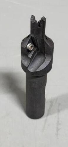 DESCRIPTION: (1) INDEXABLE PORTING TOOL BRAND/MODEL: ISCAR ID032-007LV-E3R17578 RETAIL$: $474.90 QTY: 1