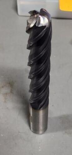 DESCRIPTION: (2) SOLID CARBIDE SQ END MILL BRAND/MODEL: KENNAMETAL HPHV750S4400 SIZE: 34/" DIA 4" LOC RETAIL$: $371.59 EA QTY: 2