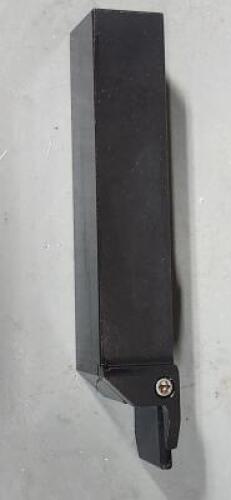 DESCRIPTION: (1) HC-E32R0021-85D CUT-OFF TOOLHOLDER BRAND/MODEL: HERTEL 45738390 RETAIL$: $162.07 QTY: 1