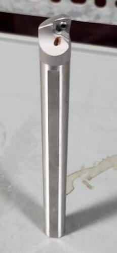 DESCRIPTION: (1) QSBIW50063L INDEXABLE BORING BAR BRAND/MODEL: KENNAMETAL 5128784 SIZE: 1/2" SD RETAIL$: $120.27 QTY: 1