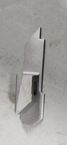 DESCRIPTION: (2)GROOVING CLAMPS BRAND/MODEL: WIDIA 435-136 SIZE: 1/8" AND 3mm RETAIL$: $34.43 EA QTY: 2