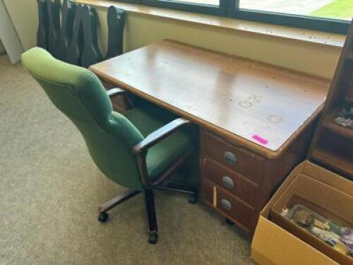 TEACHERS DESK WITH CHAIR