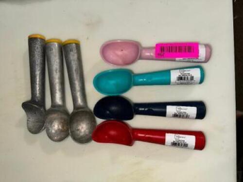 (7) ASSORTED SCOOPS