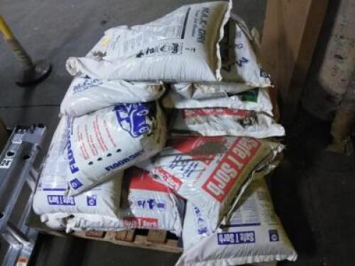 DESCRIPTION: (19) BAGS OF LOOSE ABSORBENT BRAND/MODEL: EP MINERALS #40CH70 SIZE: 40 LB RETAIL$: $11.51 EA QTY: 19