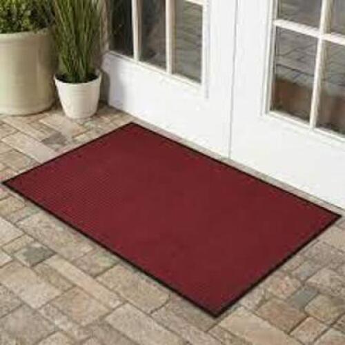 DESCRIPTION: (1) HEAVYWEIGHT INDOOR ENTRANCE MATS BRAND/MODEL: GLOBAL INFORMATION: BURGUNDY SIZE: 4' X 6' RETAIL$: $80.00 EA QTY: 1