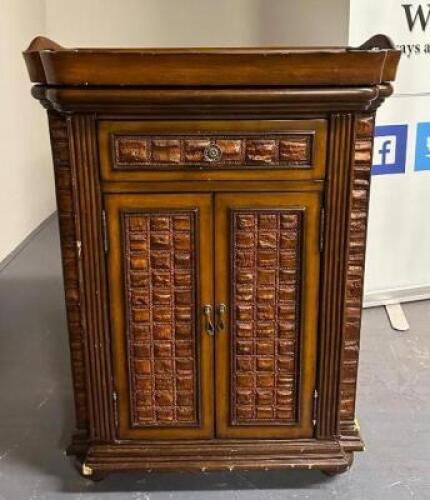 SMALL WOODEN CABINET WITH TRAY