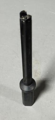 (1) STRAIGHT FLUTE, FLANGED SHANK INDEXABLE SPADE DRILL